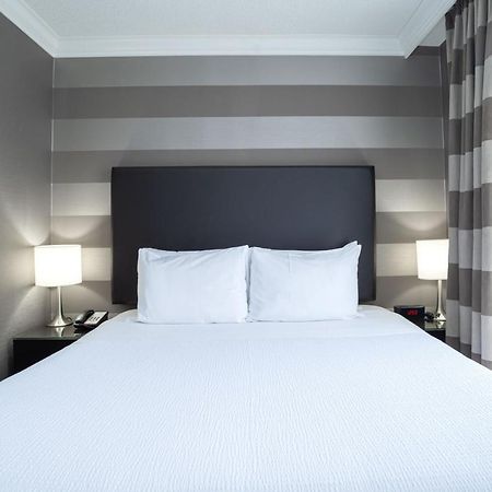 Sandman Signature Mississauga Hotel Екстер'єр фото