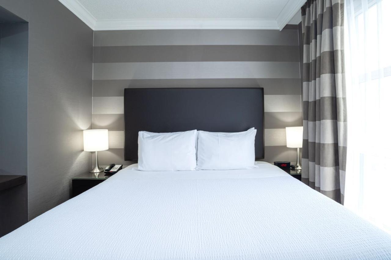 Sandman Signature Mississauga Hotel Екстер'єр фото