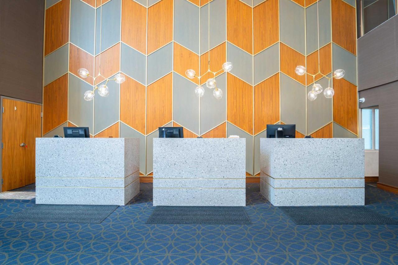 Sandman Signature Mississauga Hotel Екстер'єр фото