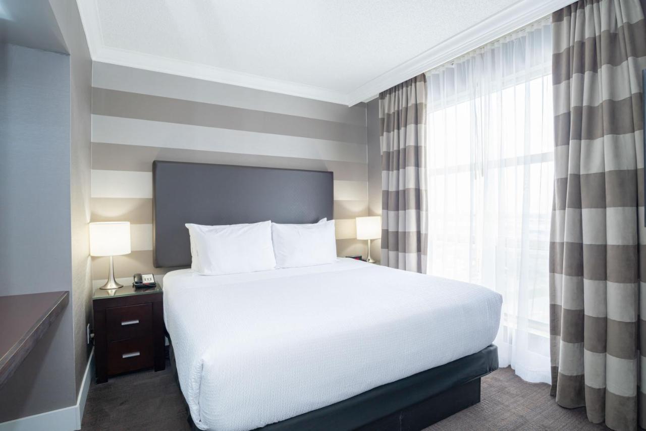 Sandman Signature Mississauga Hotel Екстер'єр фото