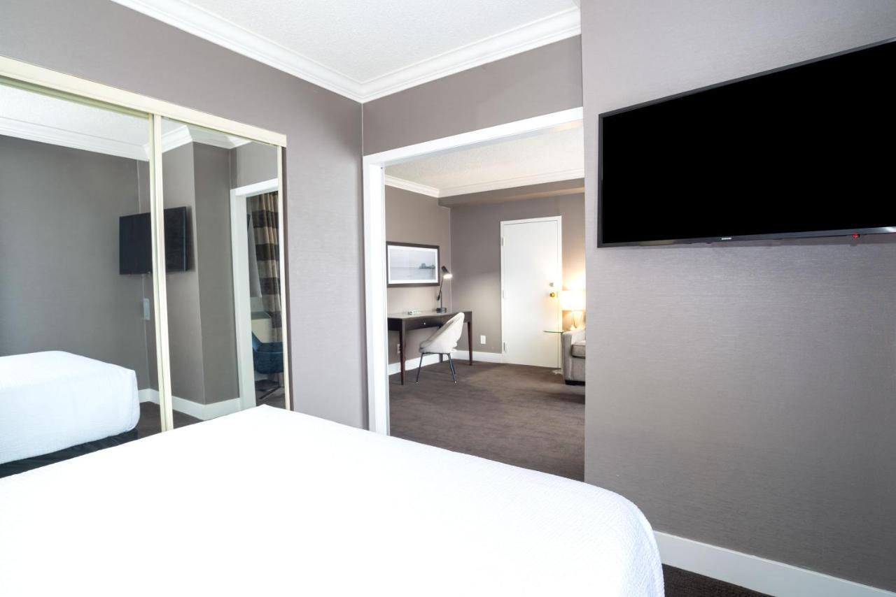 Sandman Signature Mississauga Hotel Екстер'єр фото
