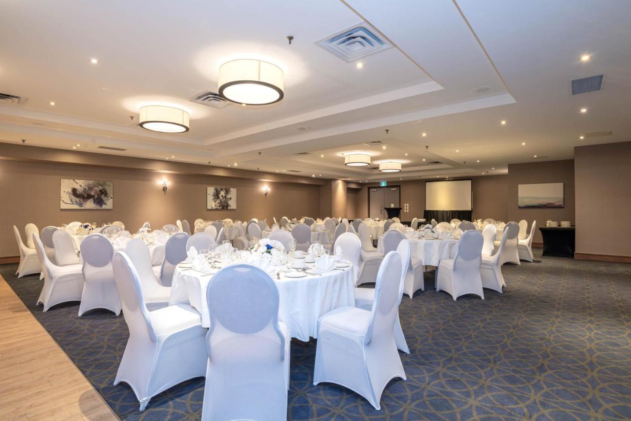 Sandman Signature Mississauga Hotel Екстер'єр фото