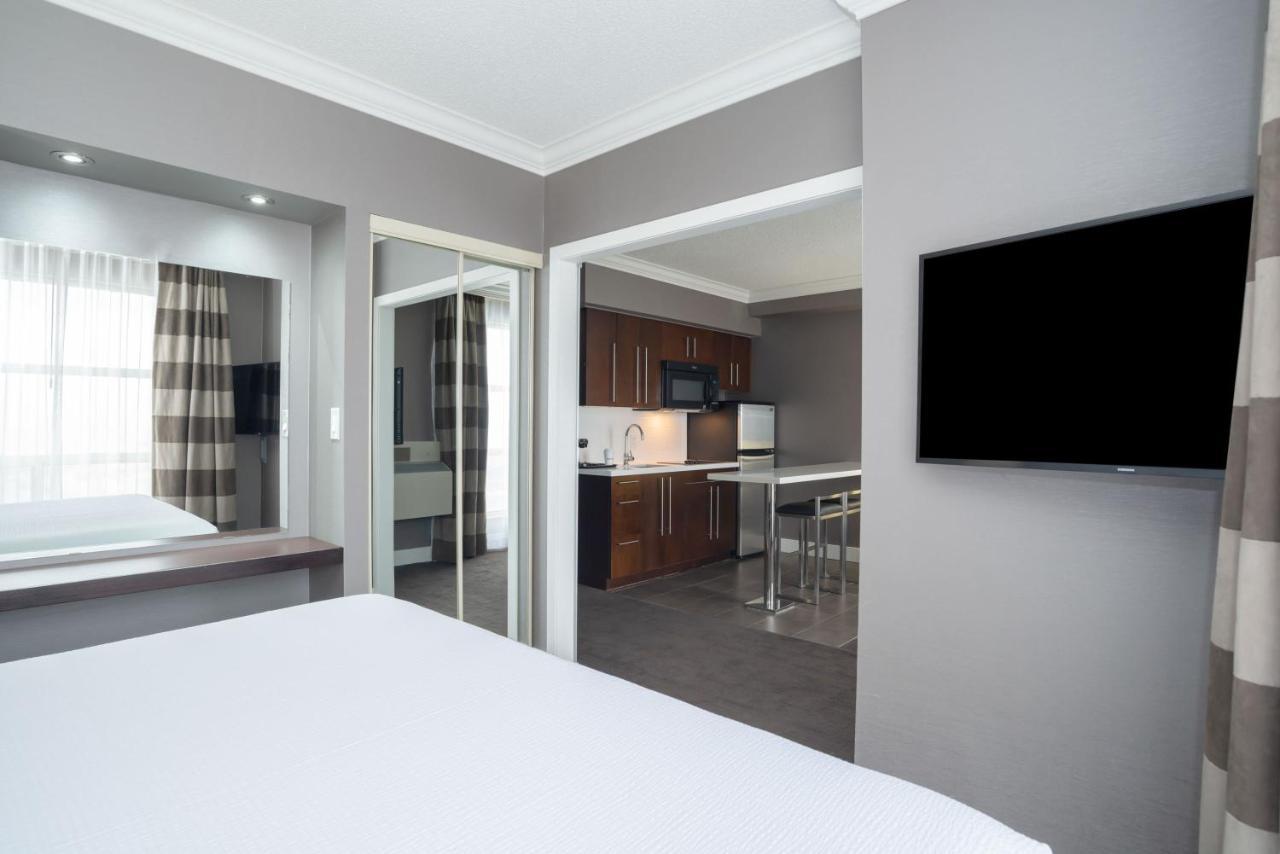 Sandman Signature Mississauga Hotel Екстер'єр фото