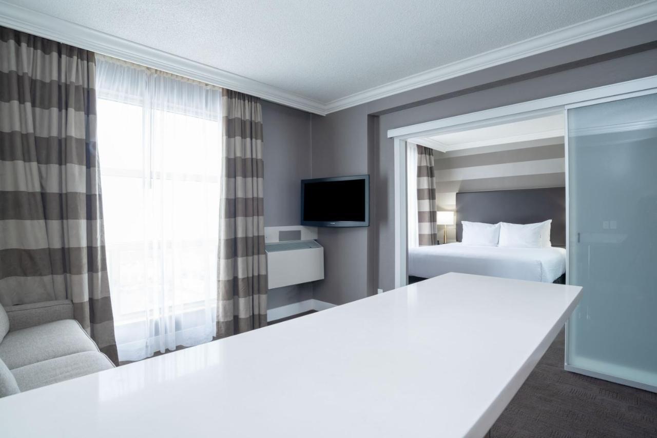 Sandman Signature Mississauga Hotel Екстер'єр фото