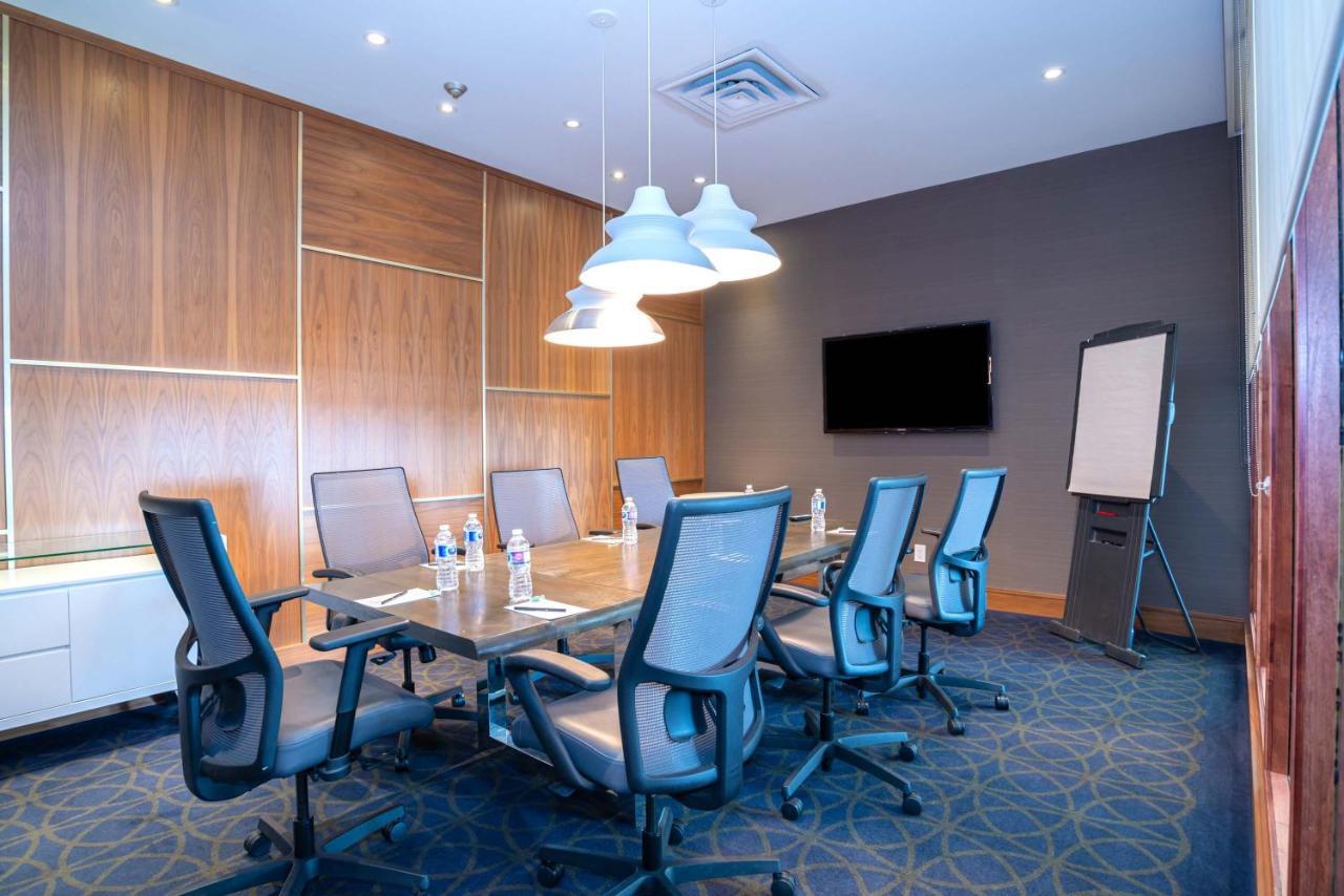 Sandman Signature Mississauga Hotel Екстер'єр фото