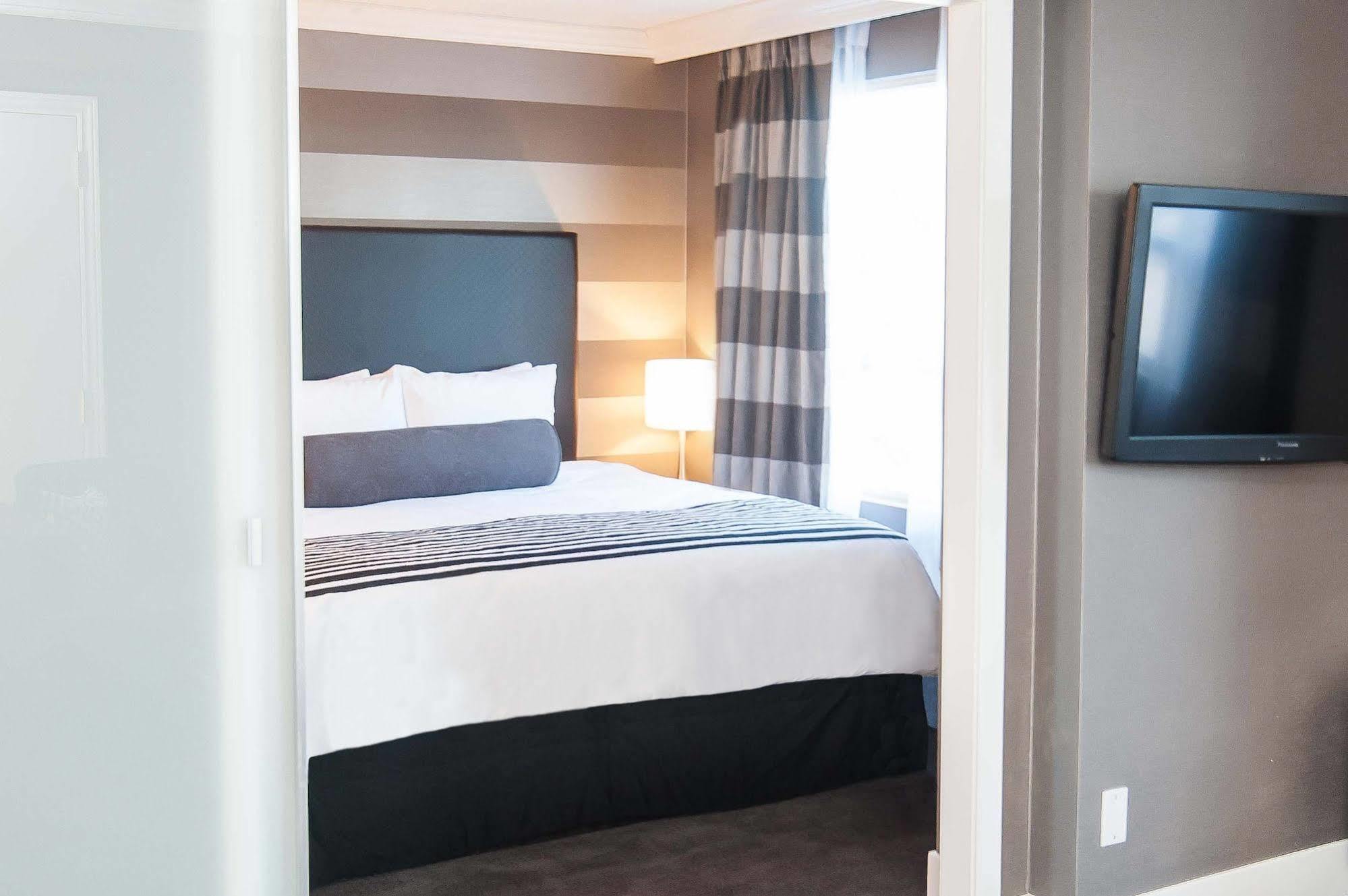 Sandman Signature Mississauga Hotel Екстер'єр фото